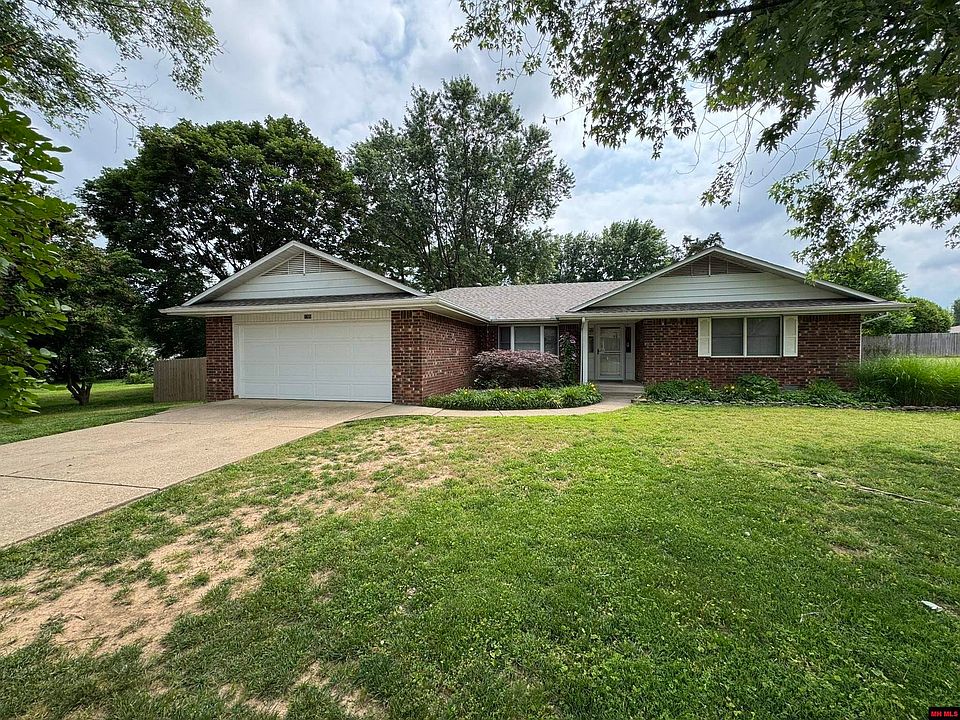 1st image of 1709 Coachman Dr