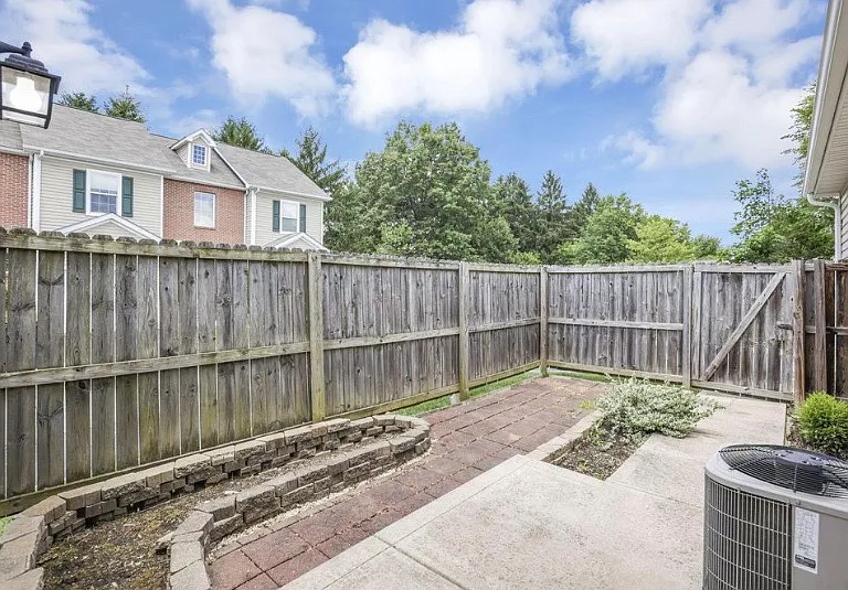 120 Gifford Rd — Photo 11
