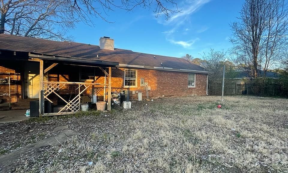 2nd image of 8020 Country Oaks Rd