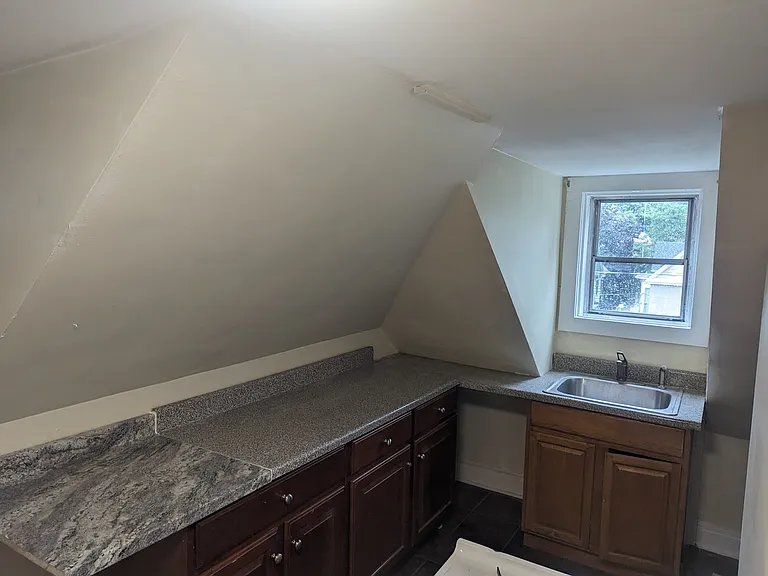 36 Girton Pl #4 — Photo 8