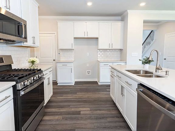 4th image of 2244 Cape May Ln