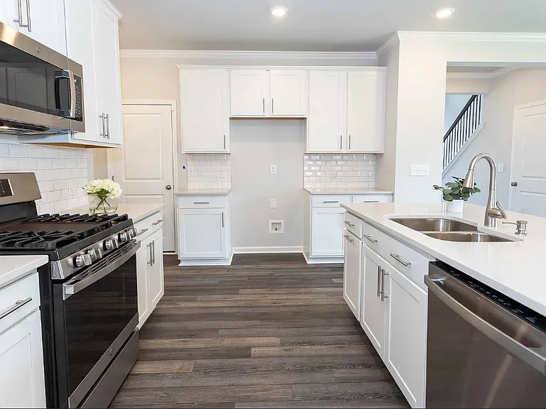 2244 Cape May Ln — Photo 4