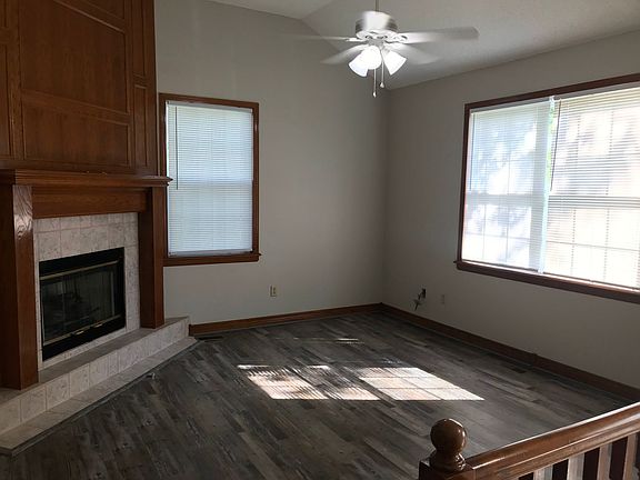 2nd image of 1601 S Concord Ct