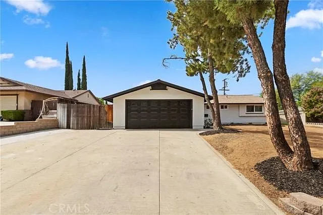 484 Glenhill Dr — Photo 8