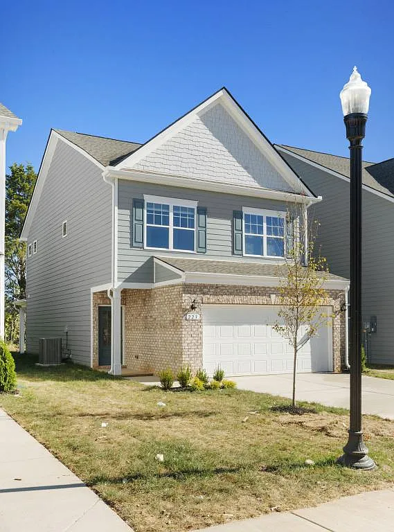 223 Emmett Dr — Photo 2