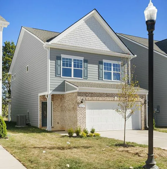 223 Emmett Dr — Photo 2