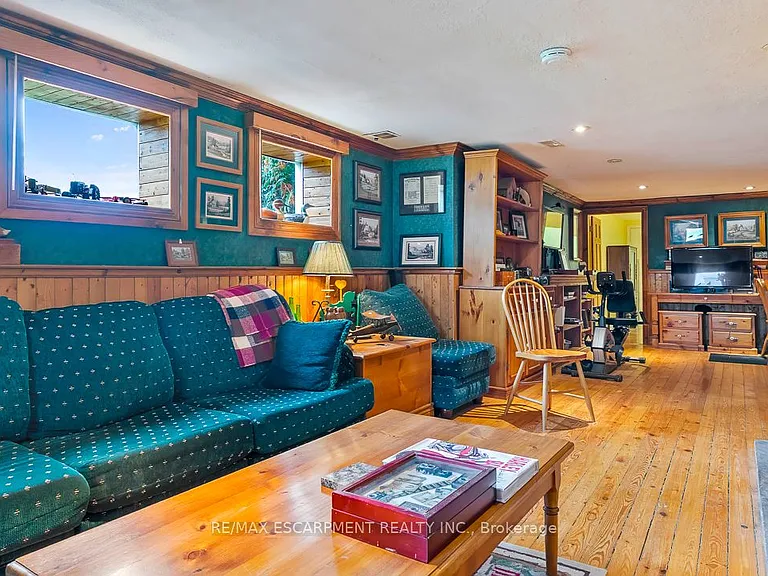 1546 Lorne Wood Rd — Photo 18