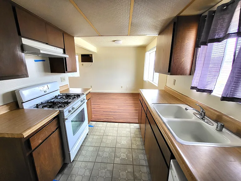 10669 Walnut St — Photo 10