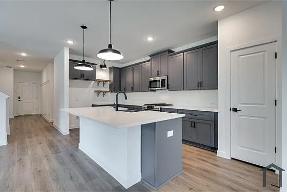 1412 Victoria St — Photo 12