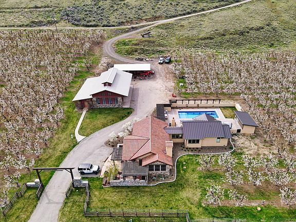 3rd image of 5814 Colockum Rd