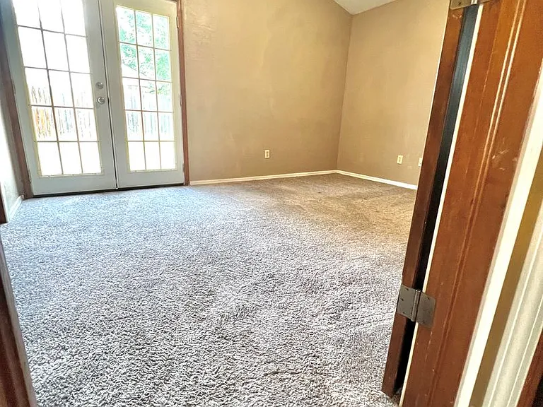808 Peregrine Dr — Photo 13