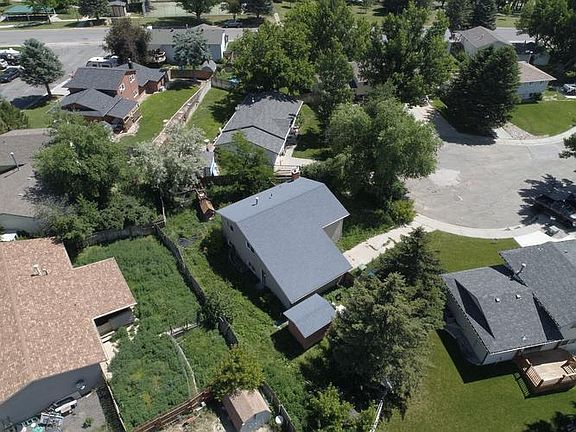 5th image of 927 Riverbend Ct