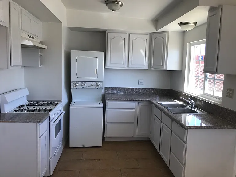 26936 Prospect St — Photo 8