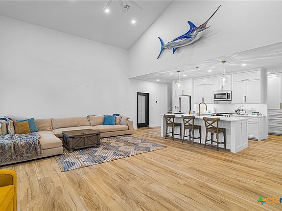 5th image of 72 Southwind Ave