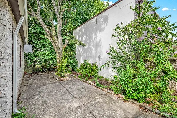 Sold by Mitra Hakimi Realty Group, LLC | media 27