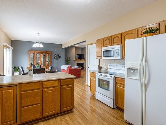 3rd image of 905 NW Calista Dr