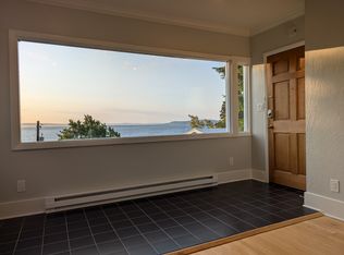 2424 Hobart Ave SW APT B, Seattle, WA 98116