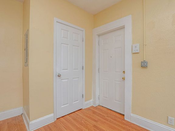 4th image of 9335 Buckman Ave #B11