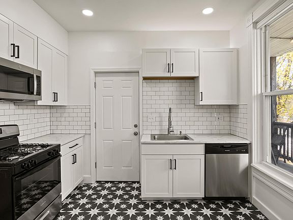 4th image of 853 Meigs St #B