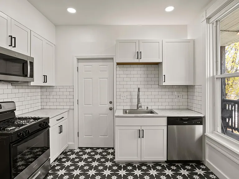 853 Meigs St #B — Photo 4