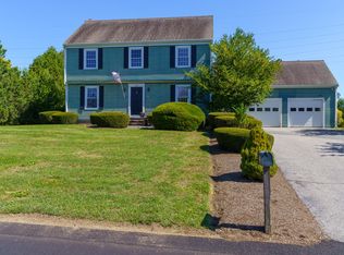 237 Hilltop Dr, Portsmouth, RI 02871