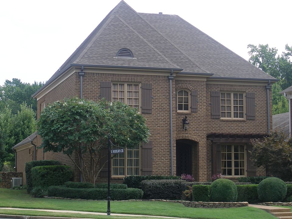 1st image of 4590 E Woodlawn Cir