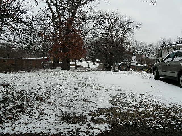 2nd image of 46 E Oak St