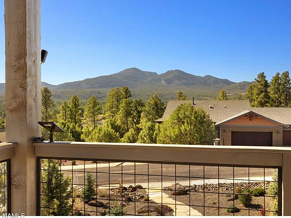 4th image of 2672 Ridgewood Way