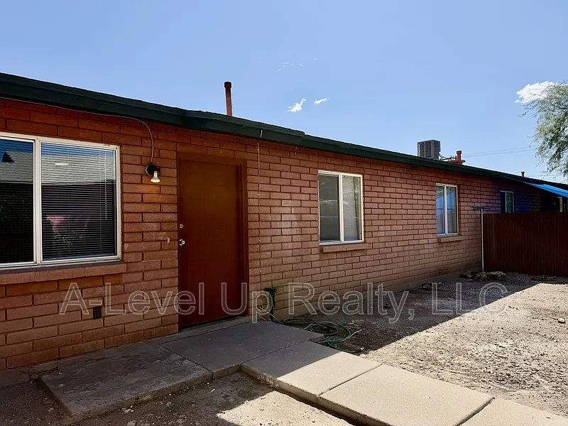 1044 S 4th Ave #1