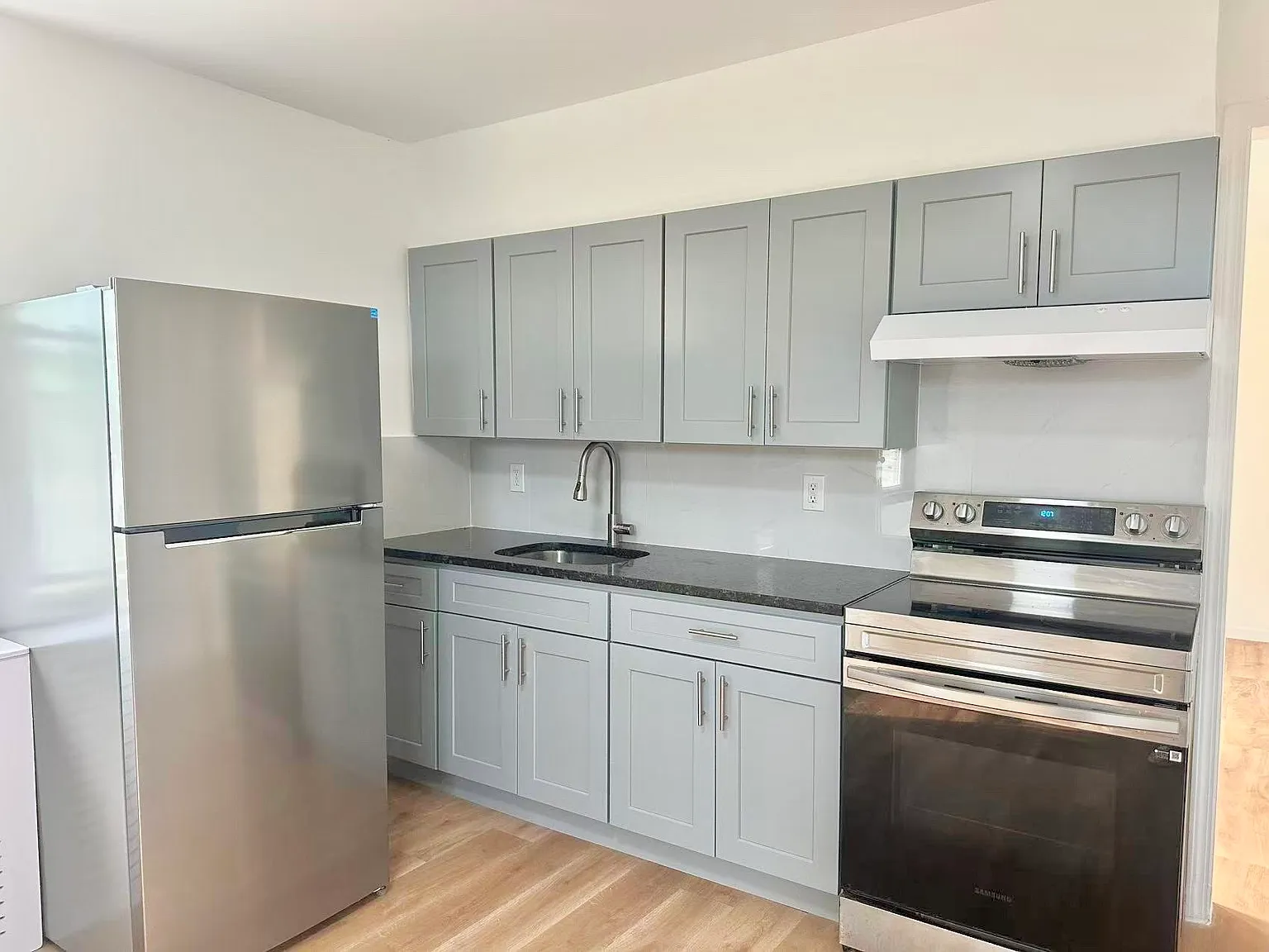2 bed, 1200 sqft, $2,300 — Photo 3