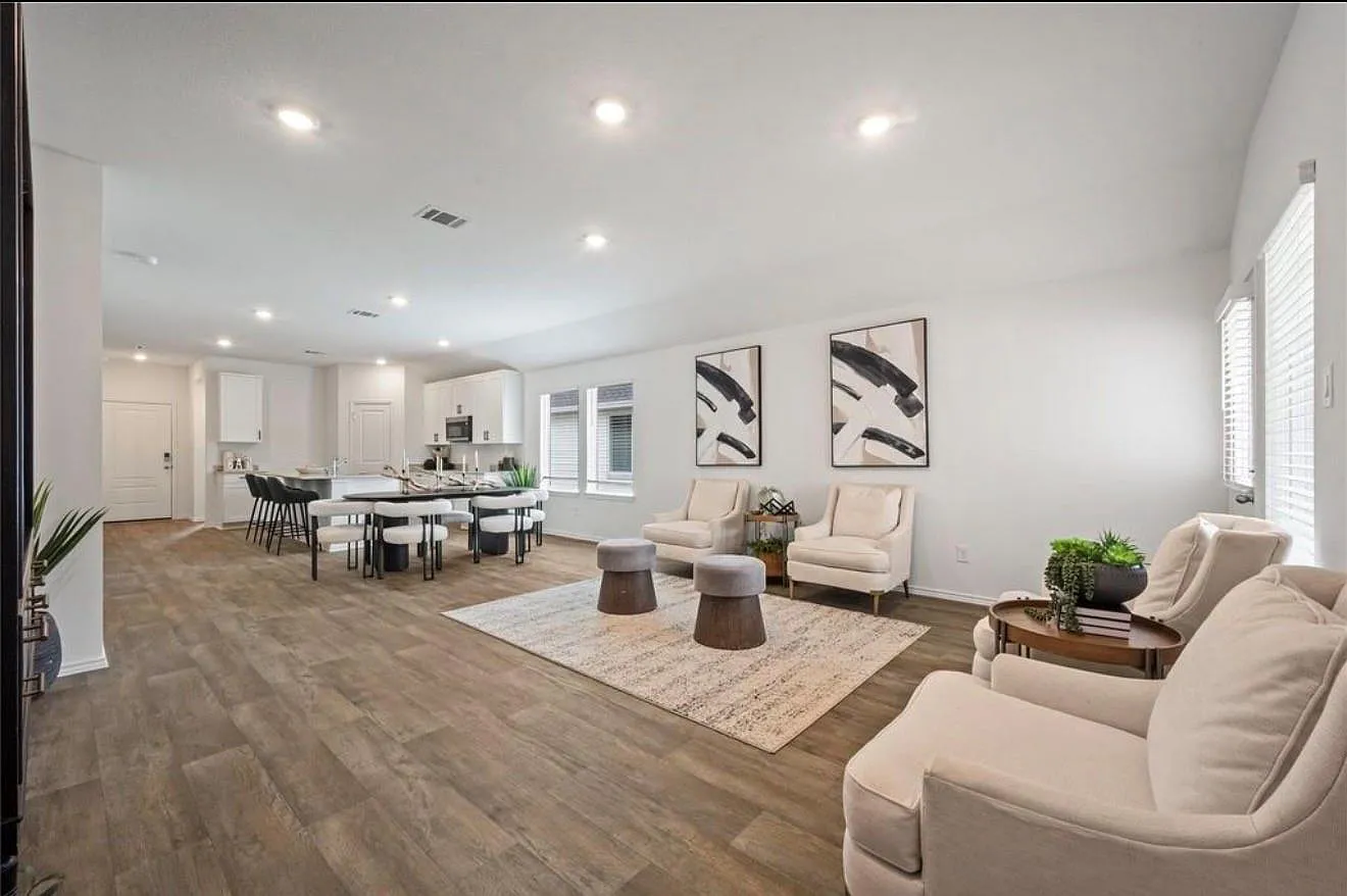 4 bed, 2.0 bath, 1717 sqft, $2,195 — Photo 1