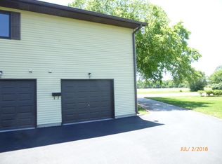 1535 Michael Ln APT D, Aurora, IL 60505