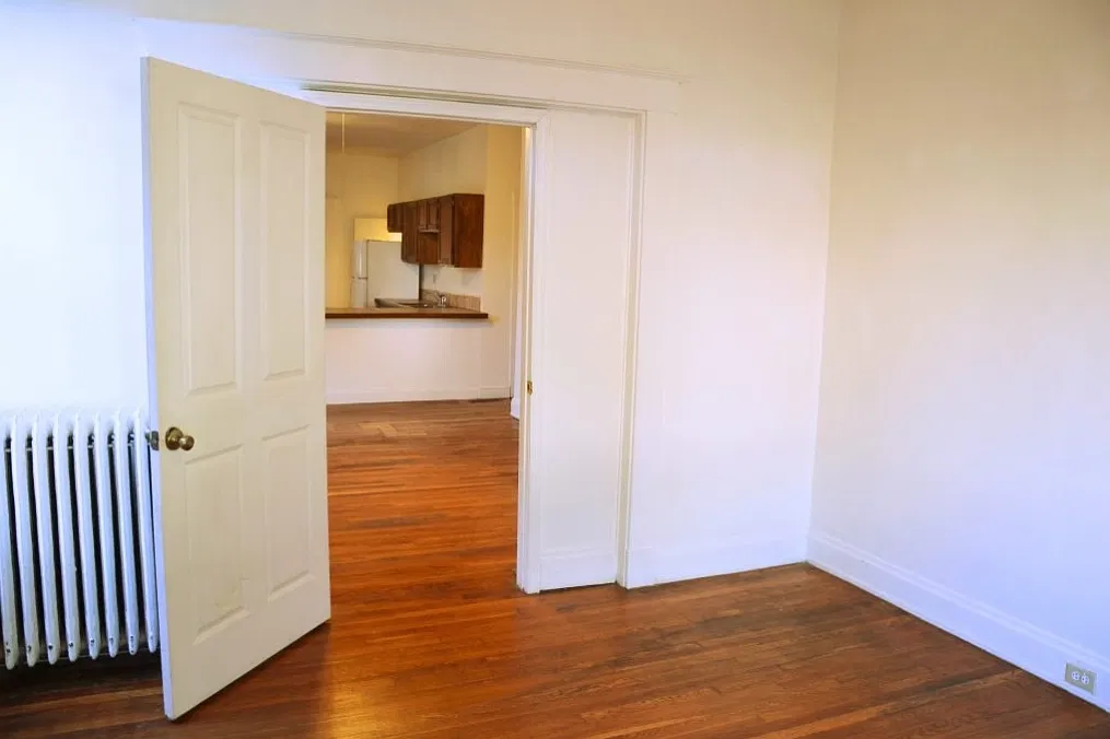 3 bed, 1200 sqft, $2,295 — Photo 2
