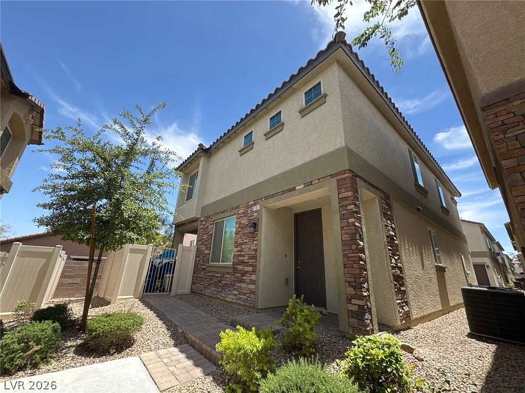 4 bed, 3.0 bath, 2457 sqft, $2,355 — Photo 2