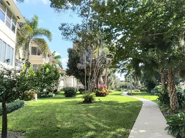 5100 NW 35th St APT 101, Lauderdale Lakes, FL 33319