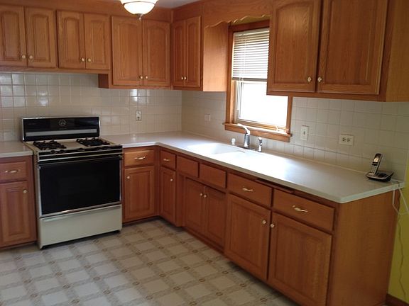 3rd image of 7744 Oak Park Ave
