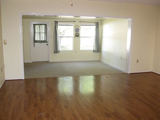 3rd image of 3916 42nd St W