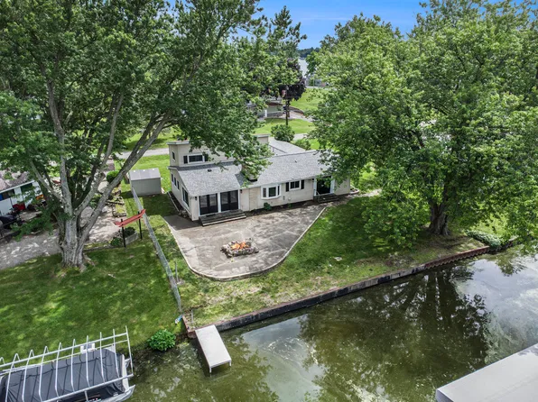 822 Whistler Dr, Quincy, MI 49082
