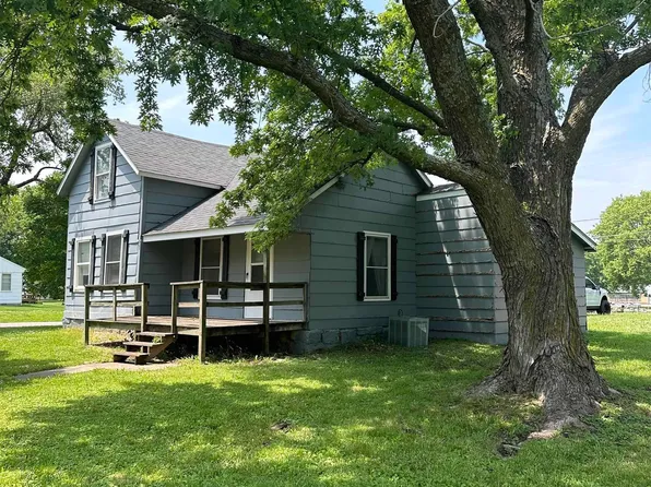 409 3rd St, Winchester, KS 66097