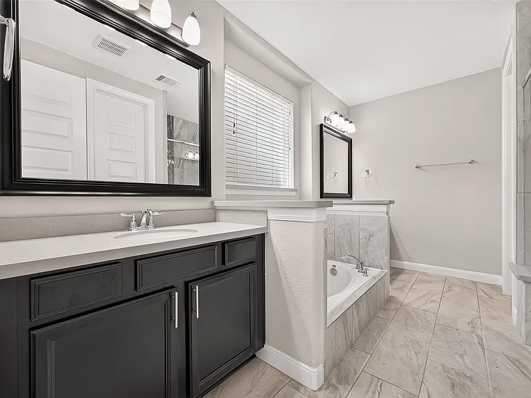 11611 Arbirlot Dr — Photo 28