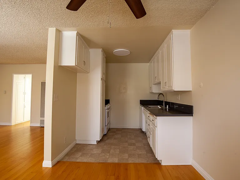Coldwater Canyon Apartments — Photo 11