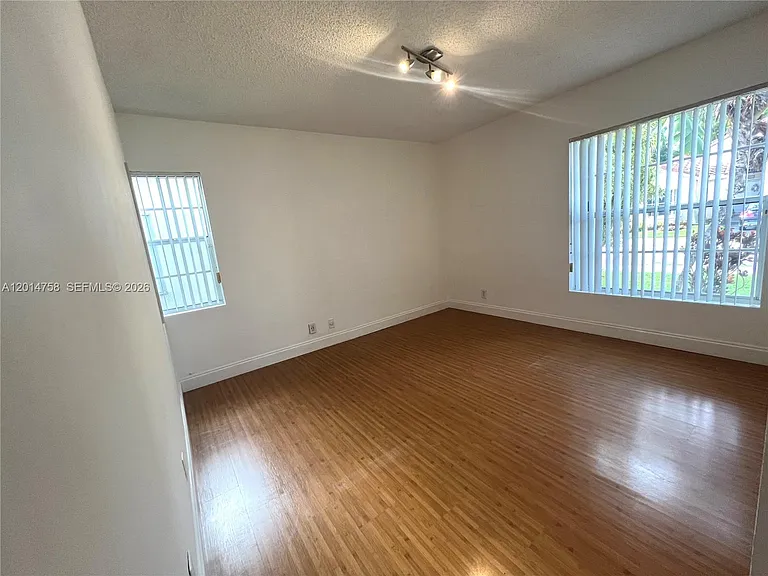 465 Somerset Way — Photo 8