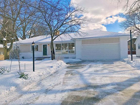2nd image of 211 Loree Dr