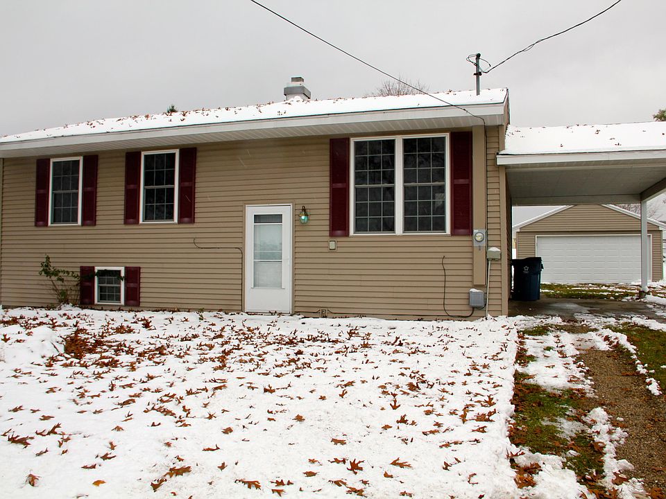 1st image of 805 Grand Rapids St