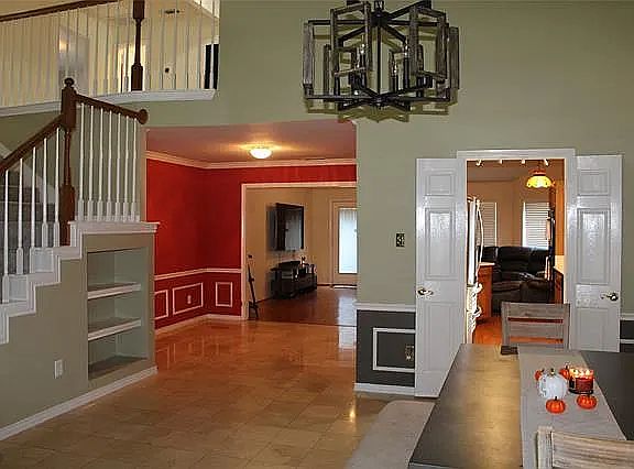3rd image of 2021 Livingston Ln