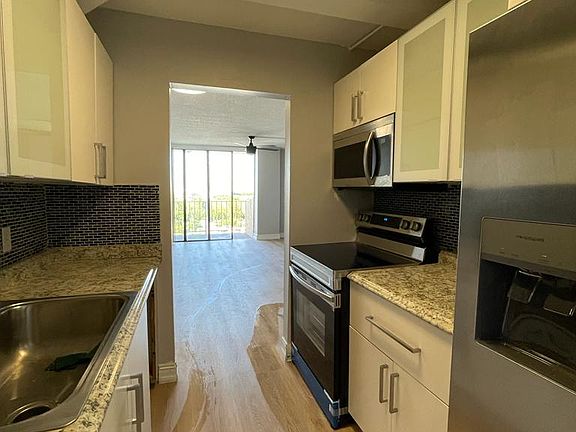 3rd image of 2350 NE 135th St APT 1211