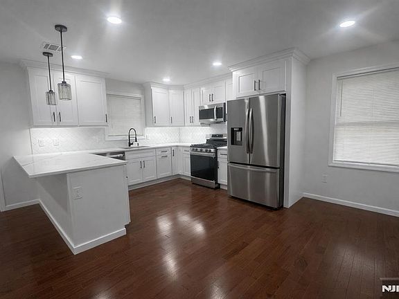 2nd image of 39 Halsted St