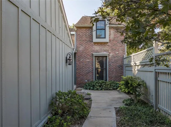 4317 W 112th St, Leawood, KS 66211