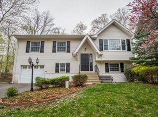14 Temple Trl, Hopatcong, NJ 07843