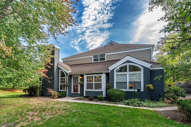 3 bed, 2.5 bath, $3,500 — Photo 1